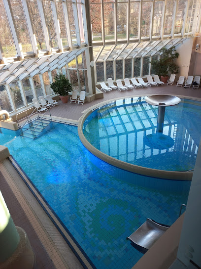 AF1QipPKVVGwuPQjI 7QbTDUxuicUOxRyAs9T7dm8tQ w408 h544 k no