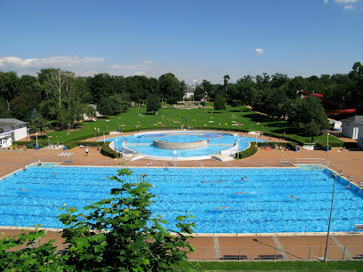 Freibad Stadion - Frankfurt am Main 1 AF1QipPiq7c JmiBooBYu125qIUC8xRIFvAGVlSGwSUdw408 h306 k no